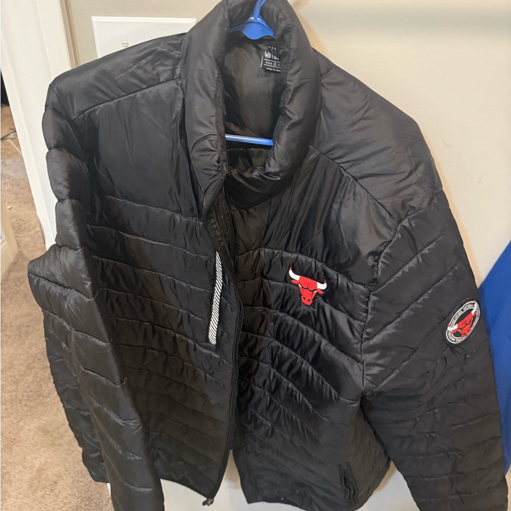 Chicago Bulls Black Puffer Jacket with Logo Size XL
